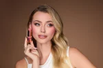 Blush Stick Flawless Stay Tono “Mauve Please” Beauty Creations - Imagen 3