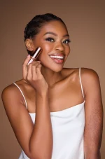 Contour Stick Flawless Stay Tono "Cocoa" Beauty Creations - Imagen 3