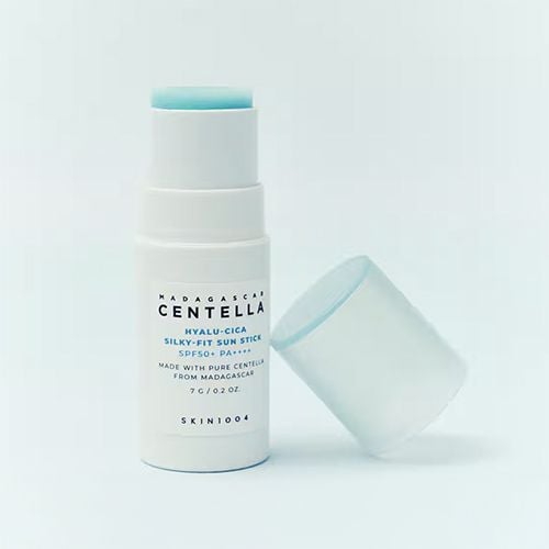 Centella Hyalu-Cica Sun Stick SPF50+ 7g Skin1004 - Imagen 3